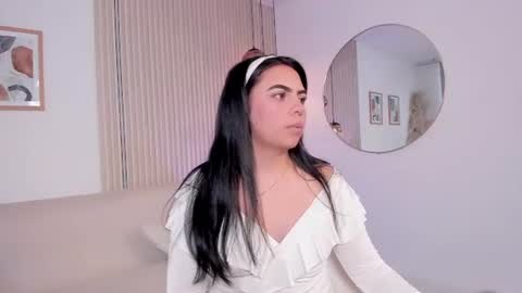 Snapshot of khloe_es chatting on July 2, 2026, 9:10 pm Khloe online show from July 2, 2026, 9:10 pm