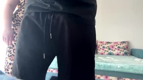 Snapshot of khloekross chatting on February 25, 2026, 12:48 pm khloekross online show from February 25, 2026, 12:48 pm