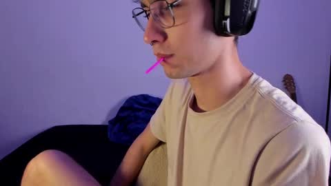 khozler_ online show from February 15, 2025, 3:20 am