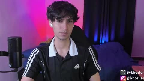 khozler_ online show from November 14, 2025, 2:32 am