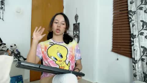 kiaralenon online show from October 13, 2025, 11:21 am