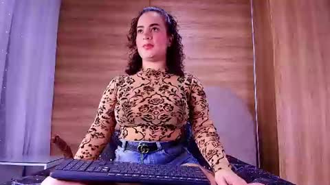 kiaralopez_ online show from June 17, 2026, 3:09 am