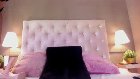 KIARA  online show from April 23, 2026, 11:29 pm