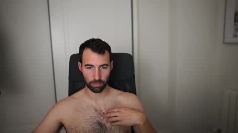 Snapshot of kiatog5 chatting on March 12, 2025, 4:35 pm Manu online show from March 12, 2025, 4:35 pm