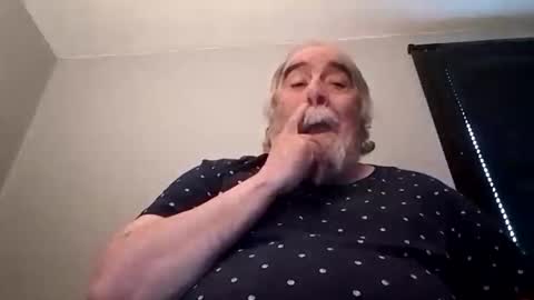 Snapshot of kickinme chatting on November 6, 2025, 3:02 pm KICKINME online show from November 6, 2025, 3:02 pm