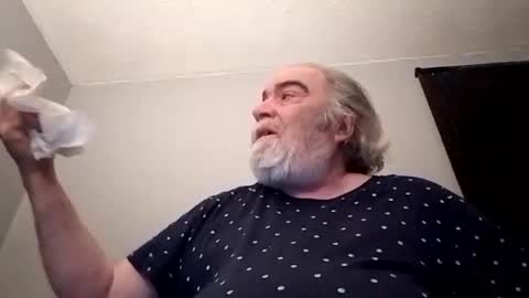 Snapshot of kickinme chatting on November 9, 2025, 5:00 pm KICKINME online show from November 9, 2025, 5:00 pm