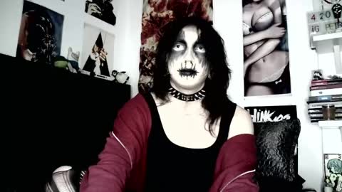 Snapshot of kiiller_queen chatting on June 8, 2026, 1:28 am kenny online show from June 8, 2026, 1:28 am