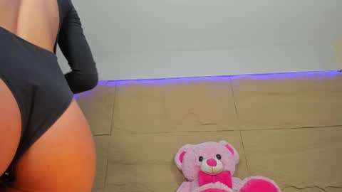 Snapshot of kiimcooper chatting on February 22, 2025, 10:07 am KIM COOPER online show from February 22, 2025, 10:07 am