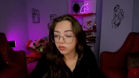 kiki_swan online show from March 5, 2025, 7:49 am