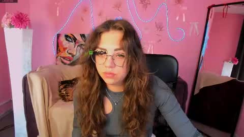 kiki_swan online show from April 27, 2026, 5:49 am