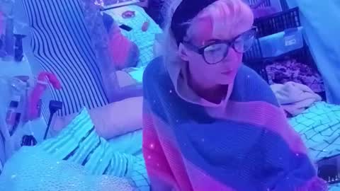 kikilovespartylights online show from January 18, 2026, 2:10 pm