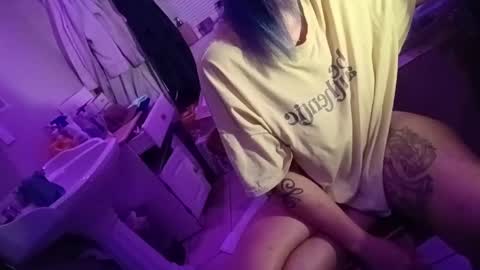 kikilovespartylights online show from April 16, 2026, 9:21 am