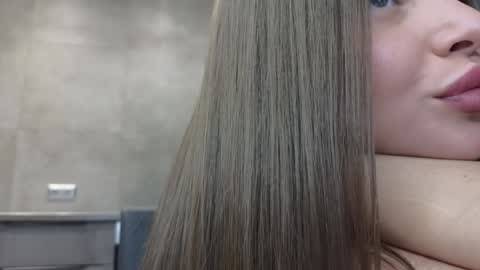 Snapshot of killer__girls chatting on December 19, 2024, 10:32 pm EvaAnna online show from December 19, 2024, 10:32 pm