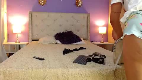 Mia  Kim online show from November 18, 2025, 10:41 am