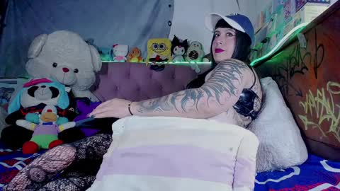 vivi independent model  online show from April 9, 2026, 1:27 am