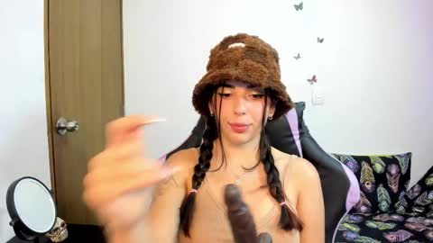 kamila online show from February 1, 2026, 9:57 pm