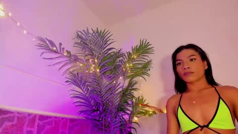 Snapshot of kimberly_gonzalez1 chatting on December 10, 2024, 3:30 am kimberly gonzalez online show from December 10, 2024, 3:30 am