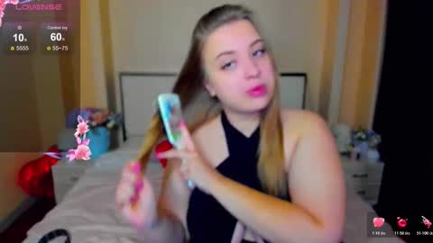 kimberly_mm online show from November 5, 2025, 5:35 pm