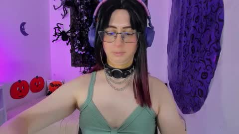 kimberly_thonson online show from October 22, 2025, 3:45 pm