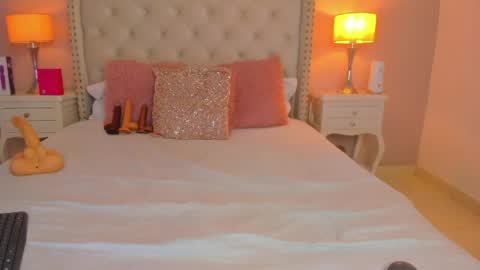 Kimberly  online show from April 14, 2026, 4:29 am