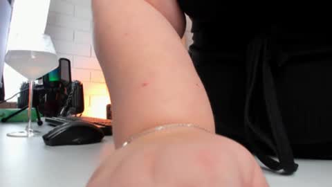 Snapshot of kimberlymaran chatting on February 2, 2025, 3:17 pm The one that you wont be able to forget online show from February 2, 2025, 3:17 pm