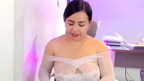 Camila online show from September 30, 2025, 12:54 pm