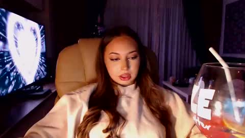 Snapshot of kimlee4 chatting on December 24, 2024, 8:49 pm Kim Lee online show from December 24, 2024, 8:49 pm