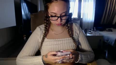 Snapshot of kimlee4 chatting on December 4, 2025, 9:07 am Kim Lee online show from December 4, 2025, 9:07 am