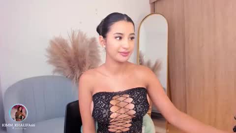 Kim  online show from October 19, 2025, 7:58 pm