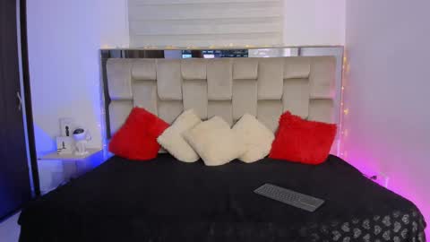   online show from September 23, 2025, 12:35 am