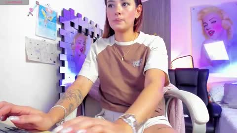 kimmberly_saenz_ online show from February 3, 2026, 10:15 pm