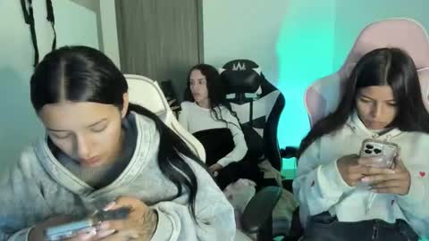 Snapshot of kimmi_foxy chatting on February 24, 2026, 11:25 pm kimmi online show from February 24, 2026, 11:25 pm