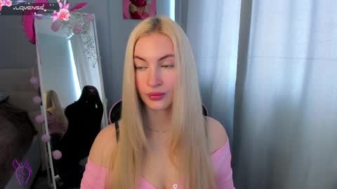 kimmy1_powell online show from May 18, 2026, 5:24 am
