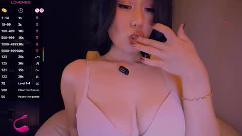 Snapshot of kimmy_chi chatting on February 3, 2026, 7:19 pm Lo online show from February 3, 2026, 7:19 pm