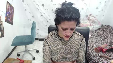 Snapshot of kimmy_sander1 chatting on December 31, 2024, 7:42 am Kimmy online show from December 31, 2024, 7:42 am