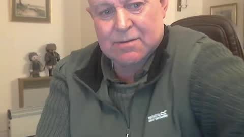 Snapshot of kindahairy4u chatting on December 21, 2025, 8:49 pm kindahairy4u online show from December 21, 2025, 8:49 pm