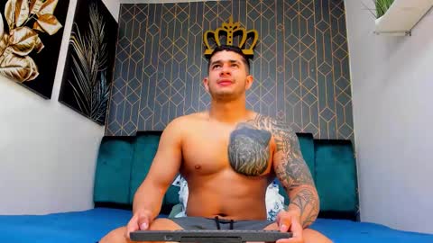 Snapshot of king_falconer chatting on September 30, 2025, 2:38 am Angel Falconer online show from September 30, 2025, 2:38 am
