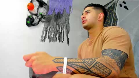 Snapshot of king_falconer chatting on October 15, 2025, 3:06 am Angel Falconer online show from October 15, 2025, 3:06 am