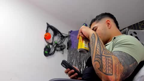 Snapshot of king_falconer chatting on October 16, 2025, 1:28 am Angel Falconer online show from October 16, 2025, 1:28 am