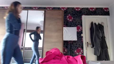 sexysexyhotwetpinkredpussy online show from May 8, 2026, 6:13 pm