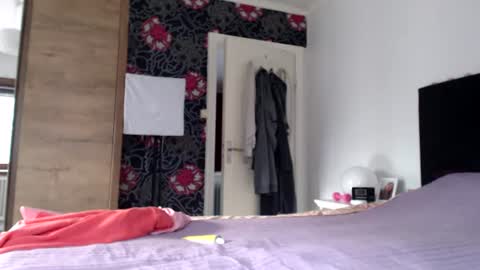 sexysexyhotwetpinkredpussy online show from June 17, 2026, 6:20 pm