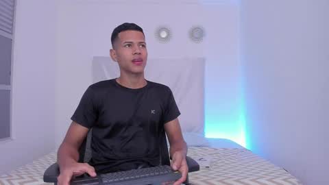 Snapshot of kingstark_ chatting on October 3, 2025, 11:40 am sebastian online show from October 3, 2025, 11:40 am