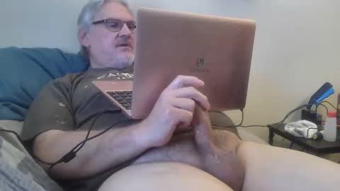 kingtongue10 online show from April 8, 2026, 8:31 pm