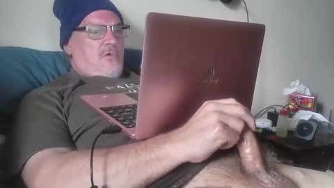 kingtongue10 online show from April 13, 2026, 9:09 pm