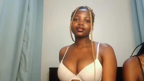 Lola online show from October 25, 2025, 10:15 pm