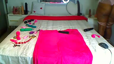 KinyBunz online show from June 20, 2026, 2:47 am