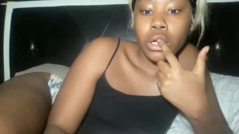 Bunniii online show from February 12, 2025, 7:23 am