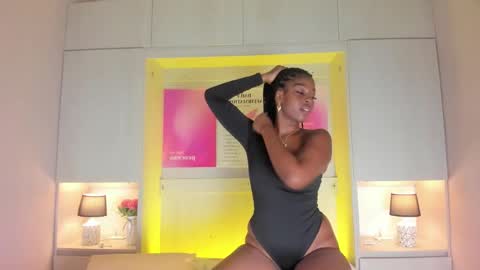 M A R A  online show from December 15, 2025, 7:51 pm