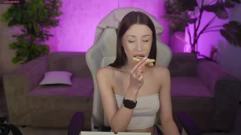 Sweet girls online show from April 13, 2026, 8:14 pm