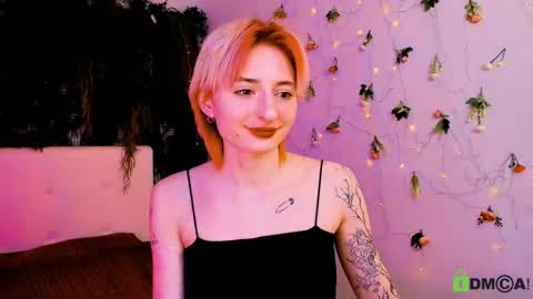 Snapshot of kira__cutie chatting on May 15, 2026, 11:45 pm Kira online show from May 15, 2026, 11:45 pm